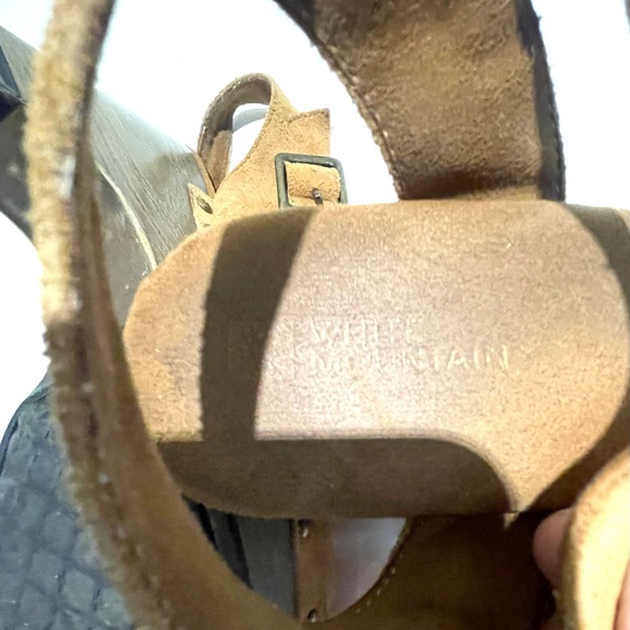 Brown leather clogs. Size 8. - Picture 6 of 9